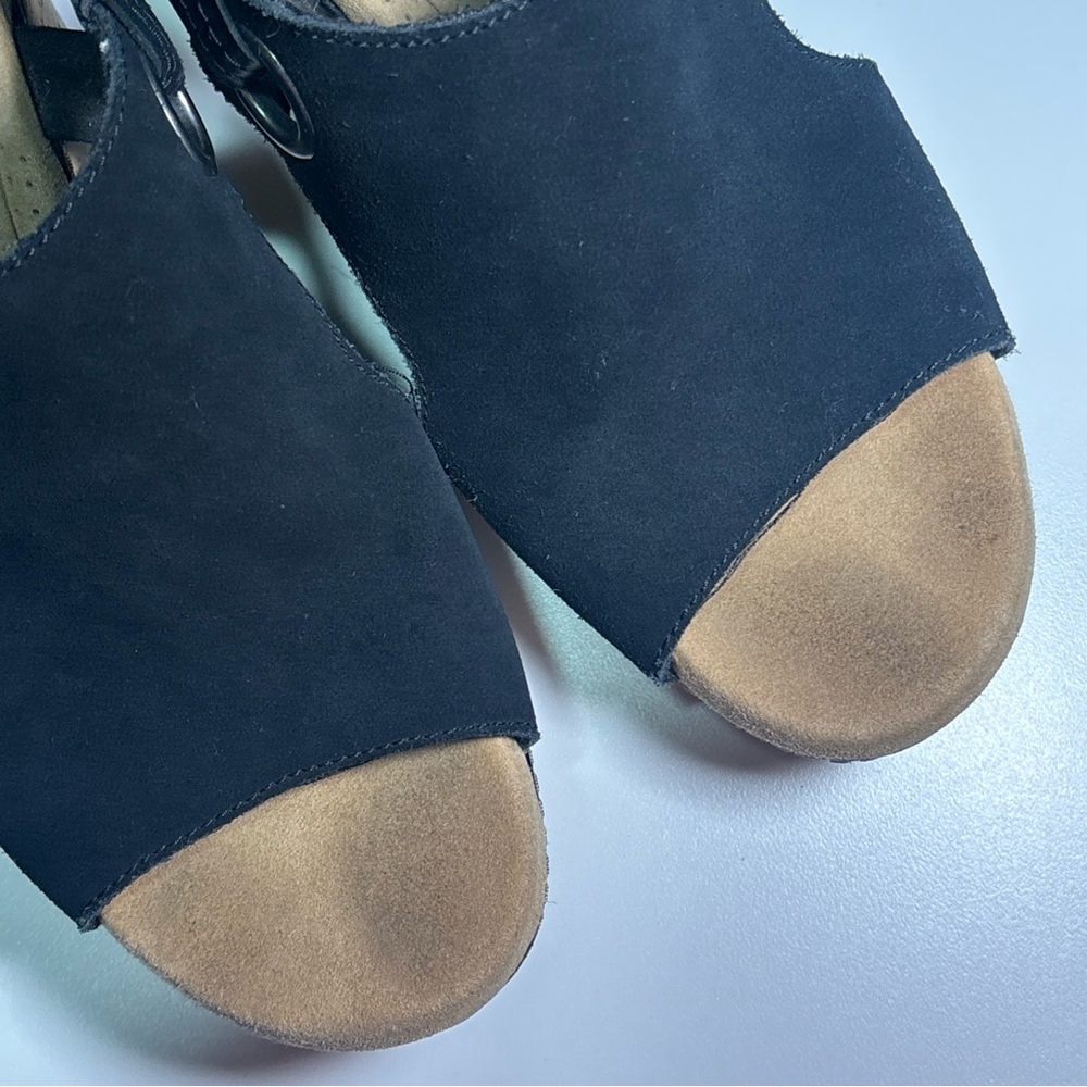 Clarks Black and Tan Wedge Sandals - Picture 4 of 7